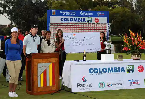 Patrick Cantlay with sponsors logo